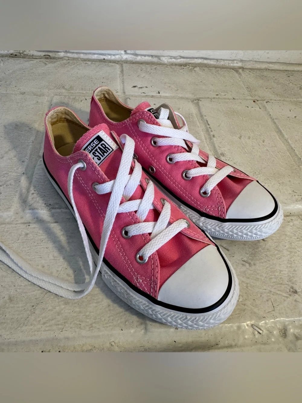 Converse Chuck Taylor All Star Low Top Pink Sneakers - Youth Size 2 NEW